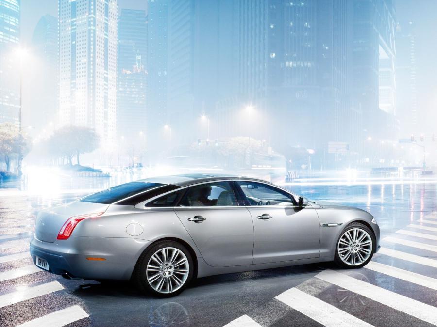  Jaguar XJ 2009 года  (фото 19 из 142)